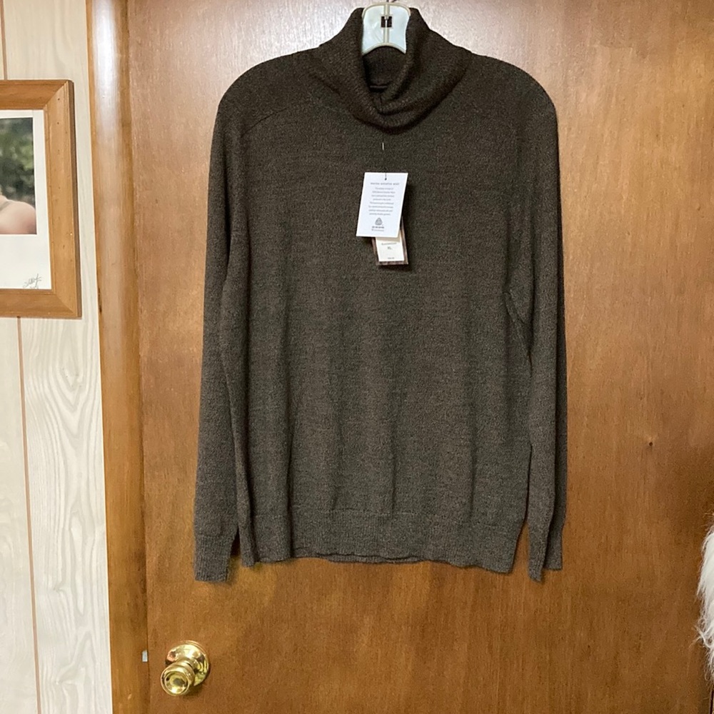 Dark brown turtle neck with tags